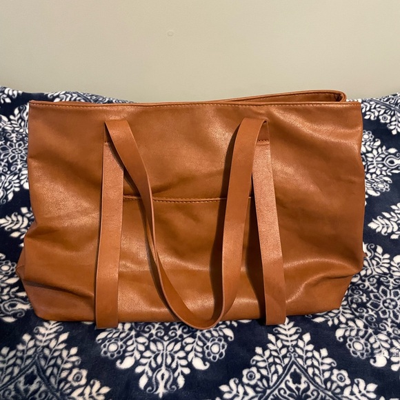 Universal Thread Handbags - EXCELLENT CONDITION Universal Thread Brown Hobo Shoulder Bag - Super Roomy!